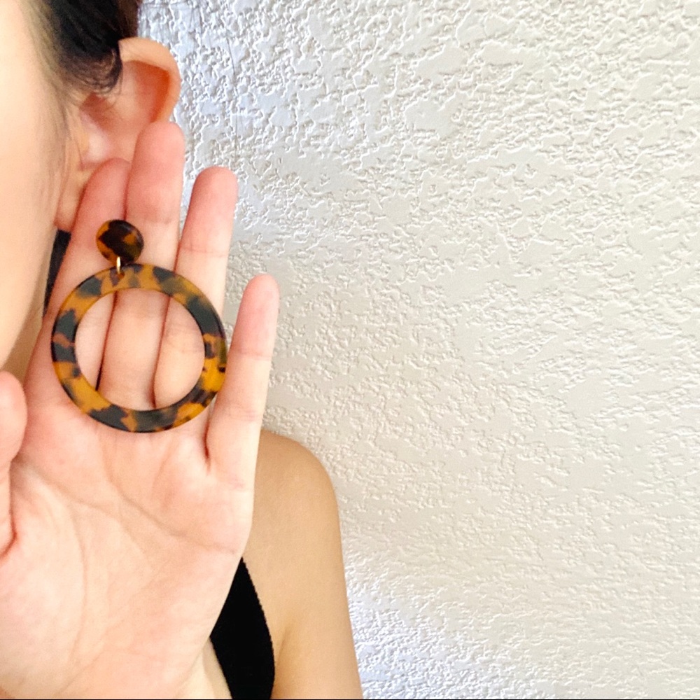Tortoise Shell Circle Drop Earrings - Picture 2 of 4